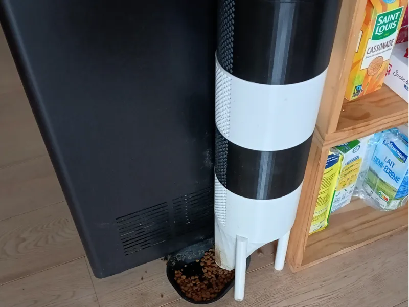 réservoir, distributeur à croquettes pour chat