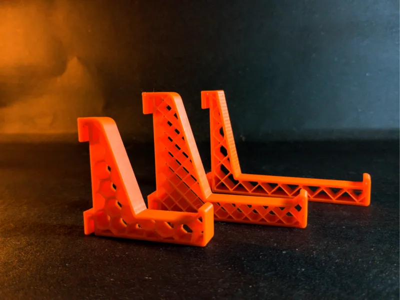 Chicken wire mesh things holder or hanger