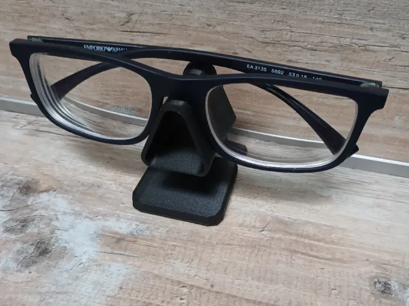 Glasses holder minimalistic