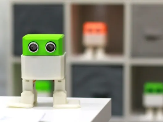 Robot bipède dansant à construire