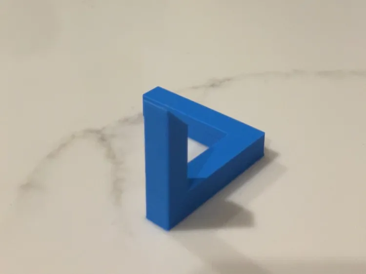 Impossible triangle illusion 