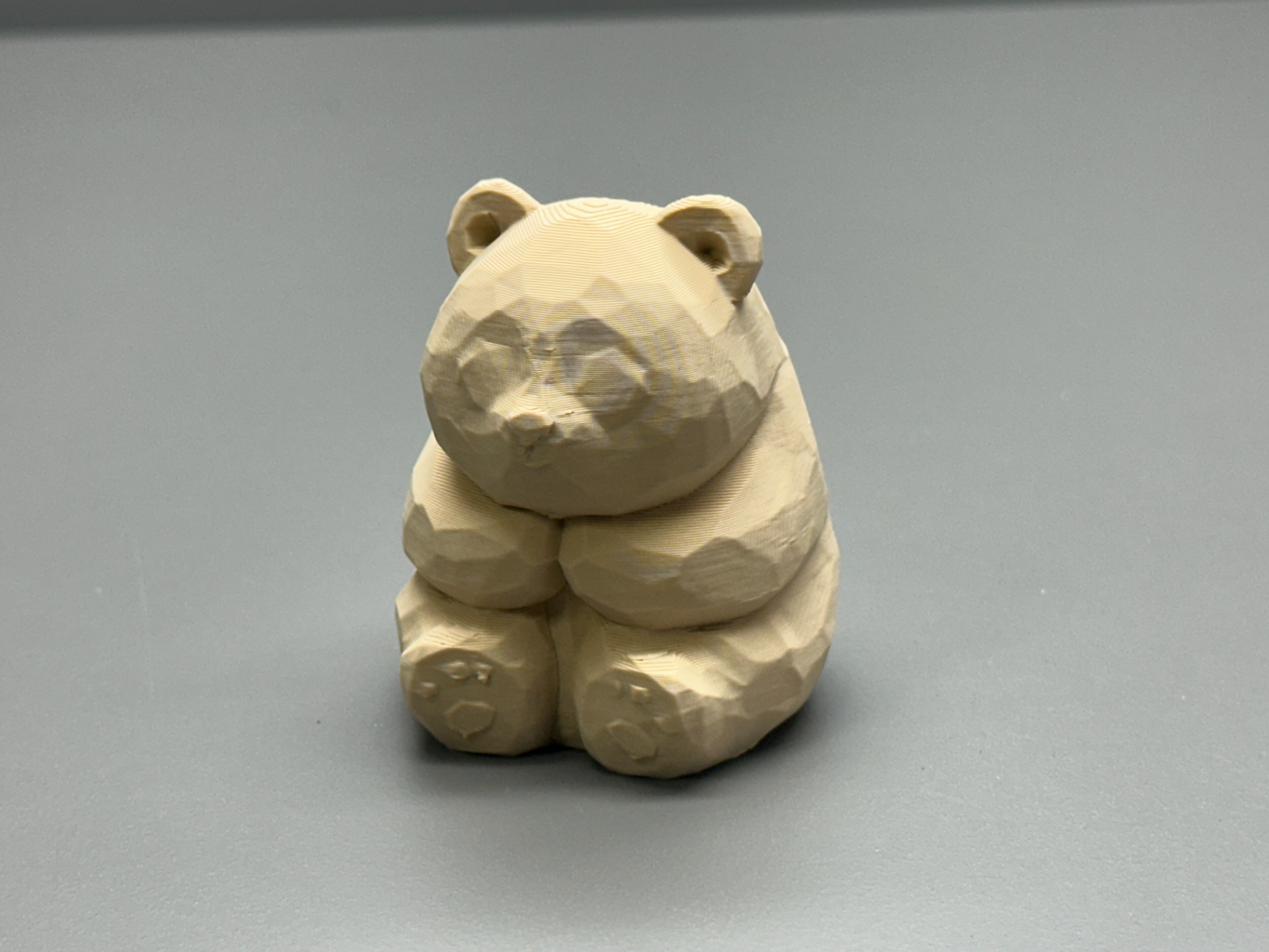Düşük Poligonal Oturma Panda
