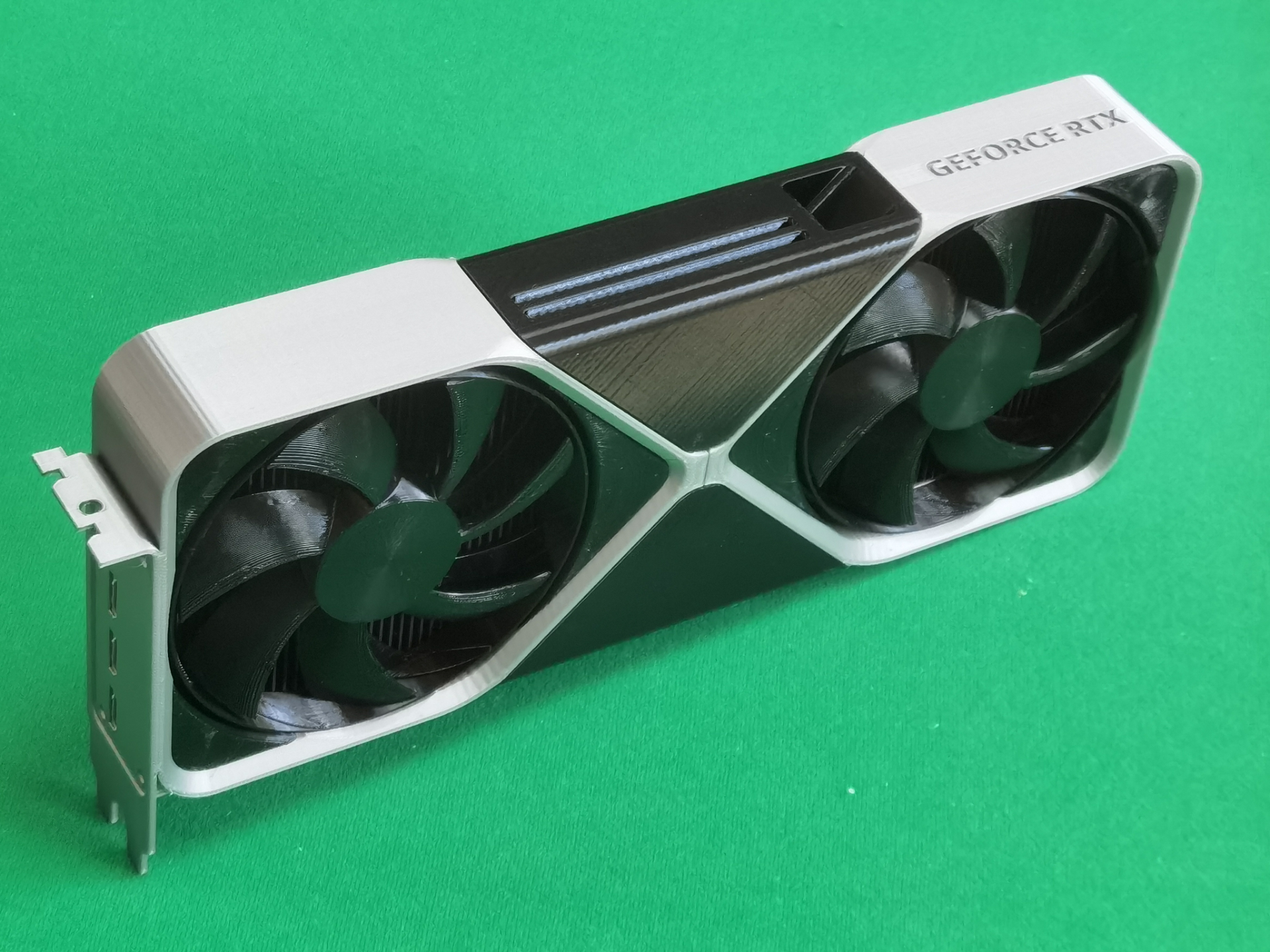 Nvidia RTX 5090 FE 公版1:1还原