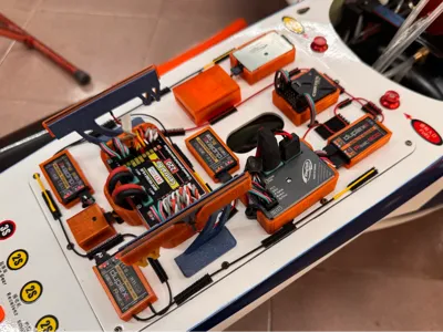 Jeti CB220 Kit, TPU Case. Includes RSAT2 satellite, RCSW remote switch, RSAT900m