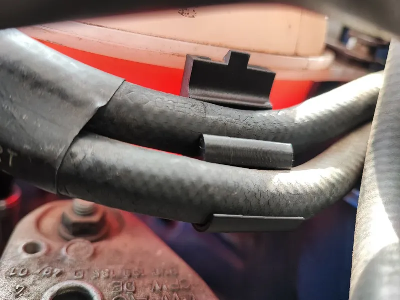 1.4TDI Fuel Hose Holder