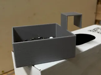 small parts holder for pallet