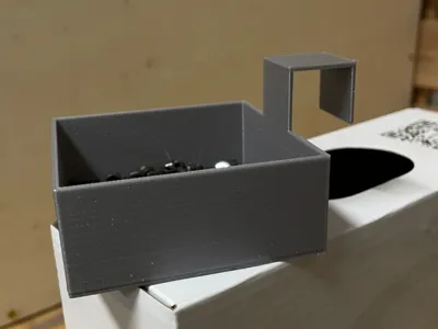 small parts holder for pallet