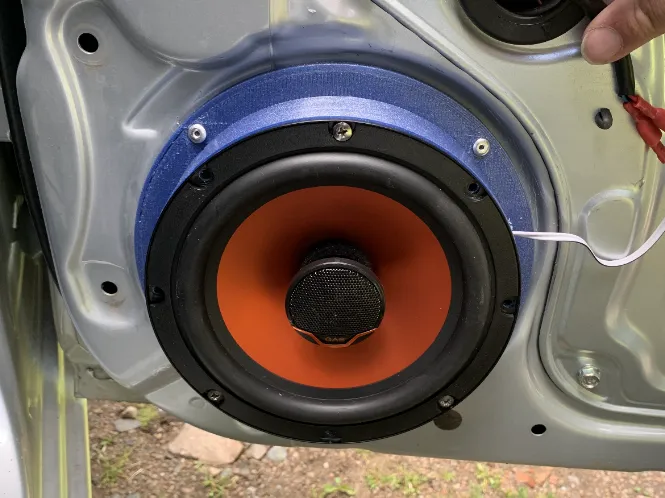 Mount for thirdpart speakers for hyundai i30