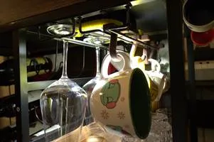 A mug and wine glass under a shelf

AI-generated content may be incorrect.