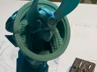 Queen Manta Bust