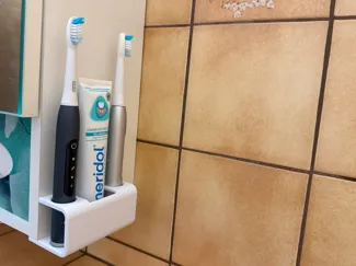 Zahnbürstenhalter für zwei Oral B Slim Serie