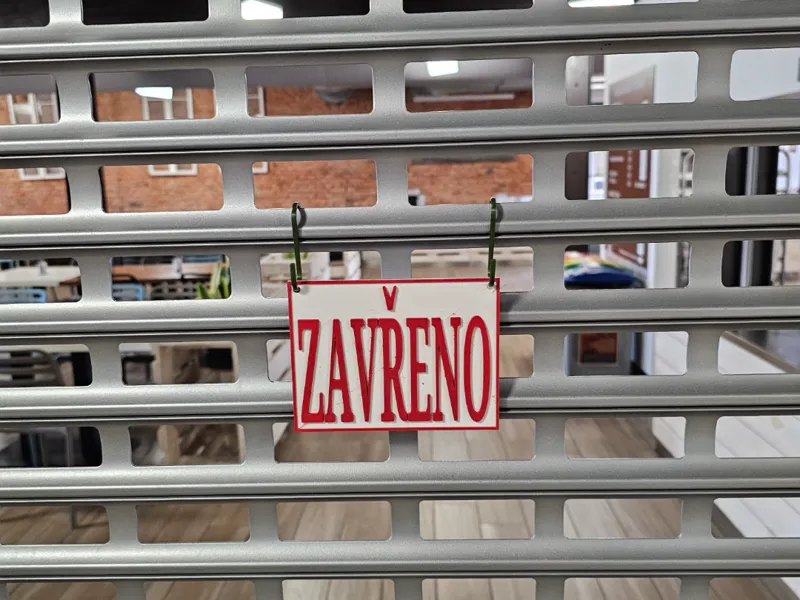 cedule zavřeno