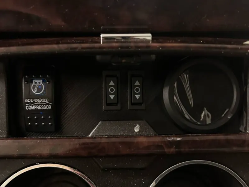07-14 escalade forward console 