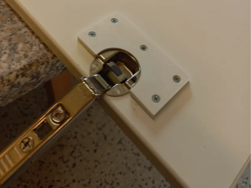 Abdeckung für Türschaniere