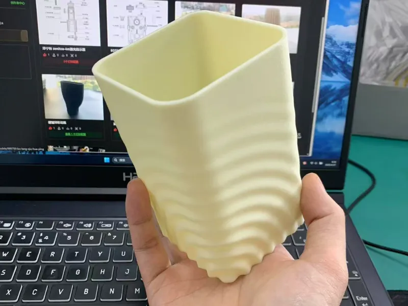 水波纹笔筒
