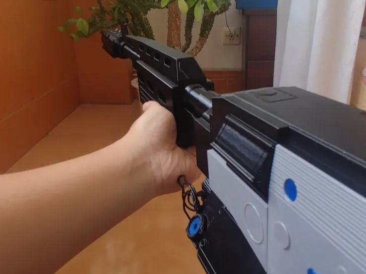 雷霆999 逆战武器模型，一比一还原比例。不可发射！