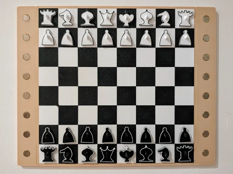 (Vertical) magnetic chess board, with 2D pieces