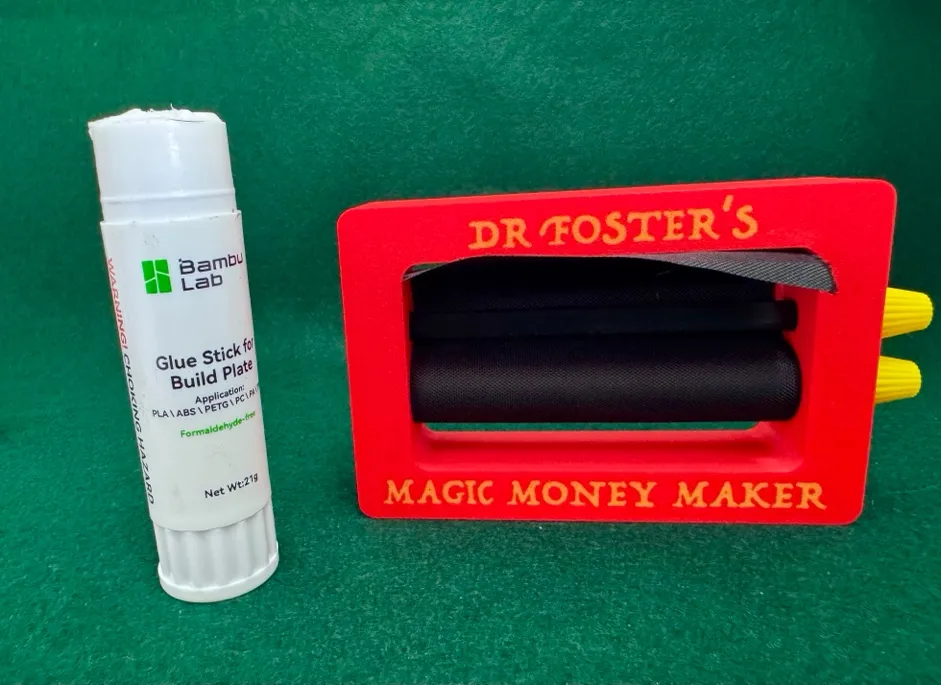 A glue stick and a glue stick in a red box

Description automatically generated