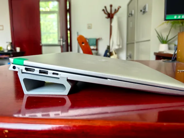 Support ordinateur portable ajouré (Dell Inspiron 16)