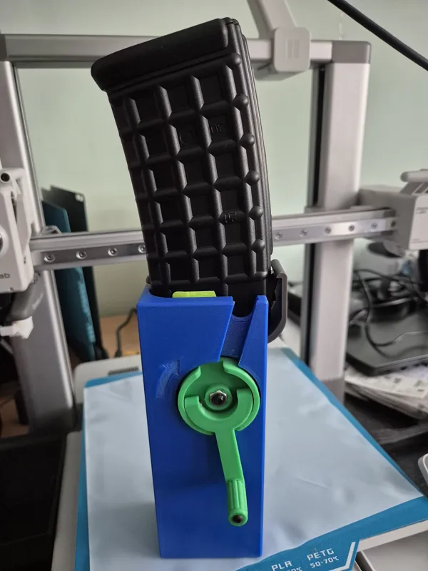 Airsoft speedloader AUG