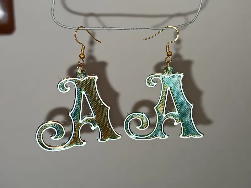 A letter earrings keychian