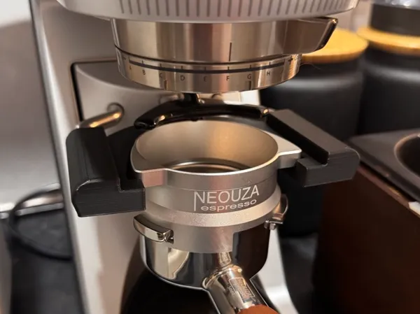 Support entonnoir de dosage pour expresso