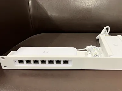 Ubiquiti UniFi Switch Ultra 210W 19" RACKMOUNT
