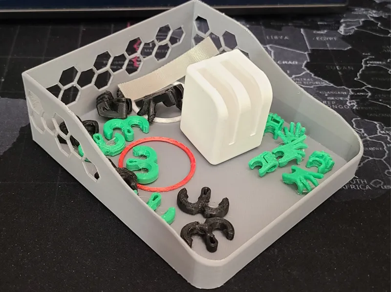 simple  desk tray/bin
