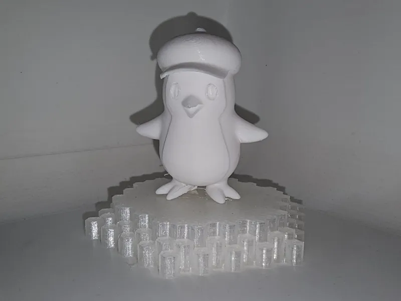 Pinguino con cappello chibi