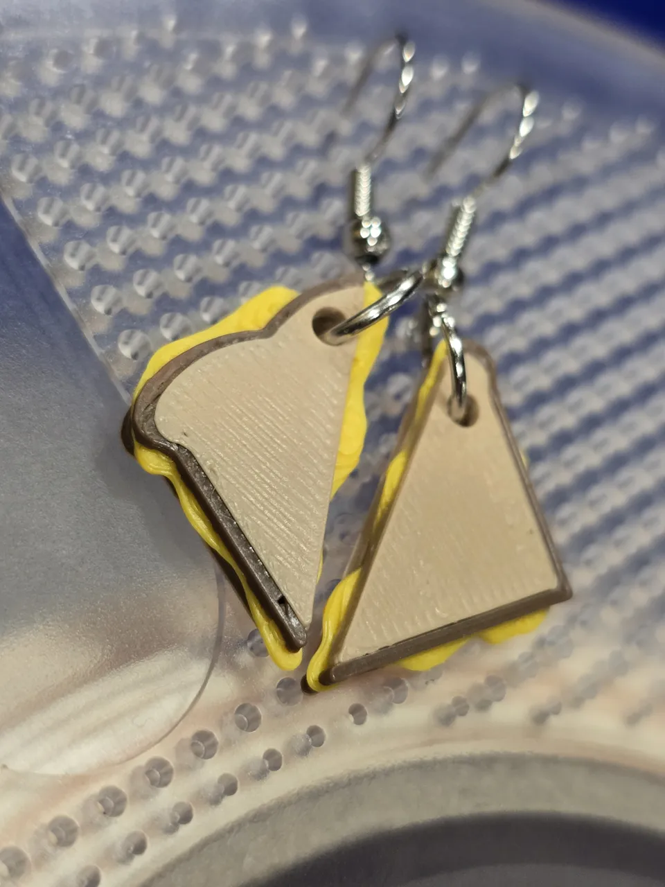 3D Grilled cheese earrings view 2