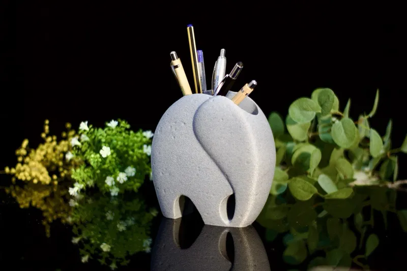 “Zunisha: A Minimalist Pen Holder"
