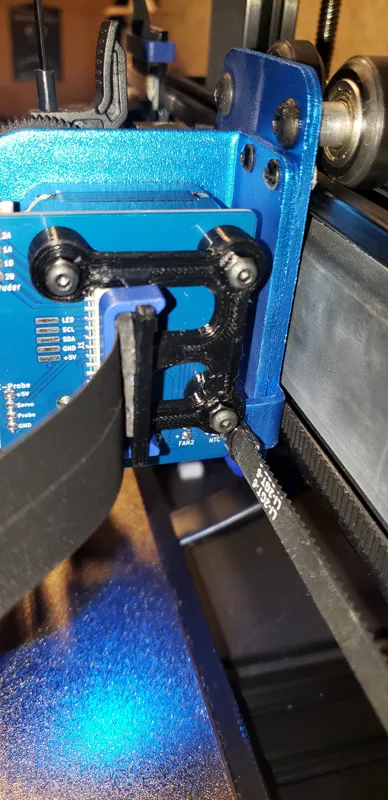 Sidewinder ribbon cable strain relief