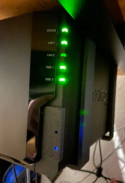 Synology DS224+ - Table Bracket