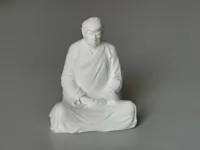 Figurine de Donald Trump assis, style statue sereine — photo 1