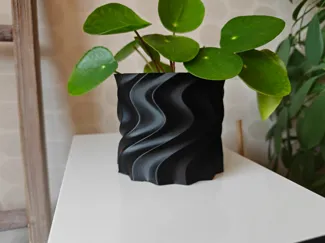 Swirly Plant pot