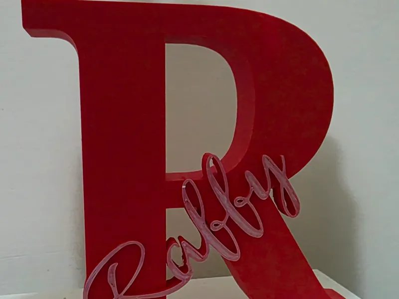 Lettera R con nome Raffy
