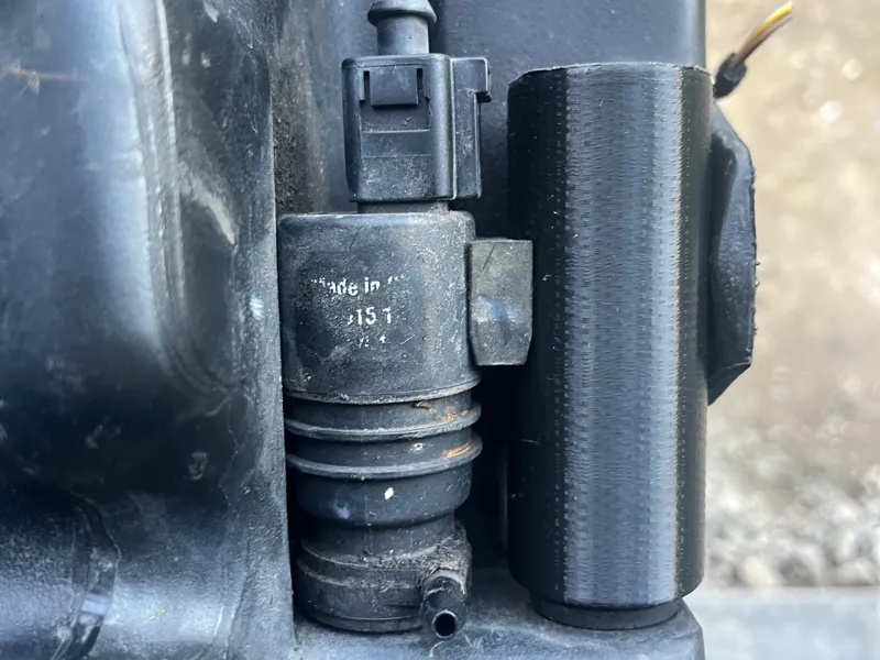 Porsche 996 Washer Tank Plug for Non-BiXenon Cars