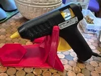 Stojak na pistolet do kleju z wymienną misą