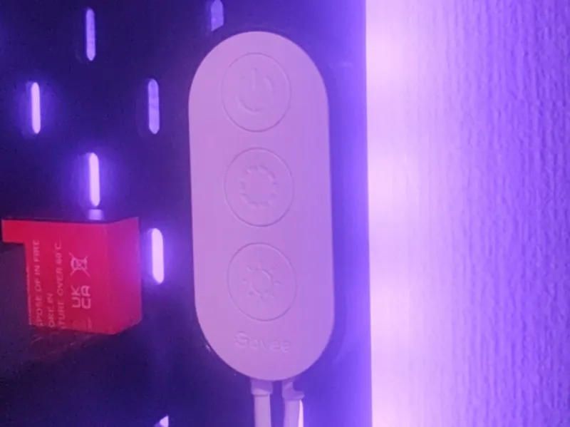 Halterung:  Govee LED Controller halter 