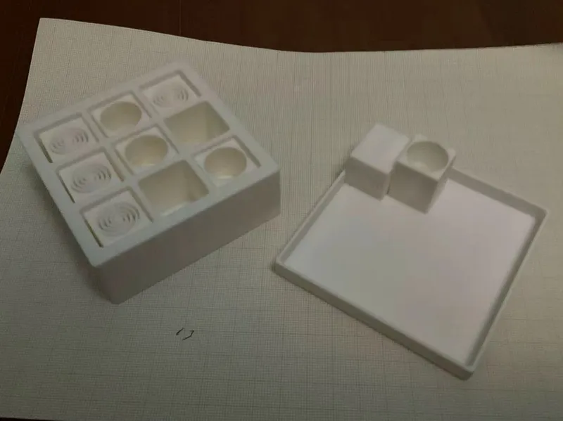 井字棋收纳盒+螺纹支撑胶囊体棋子
