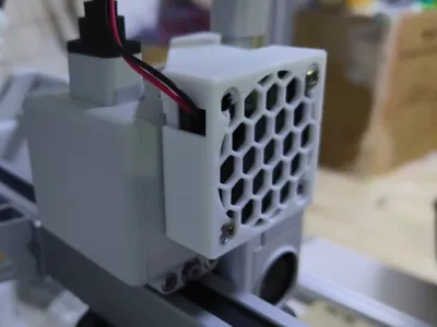 4010 fan shroud with and without screw holes