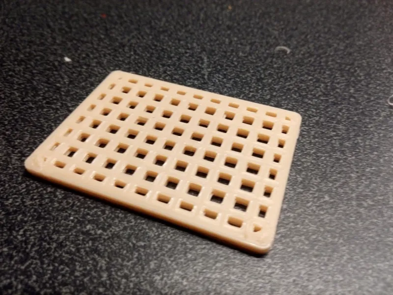 Customizable dishwasher cutlery basket bottom