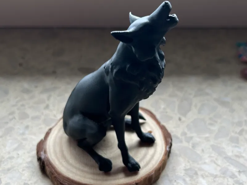 Wolf Skulptur heulend