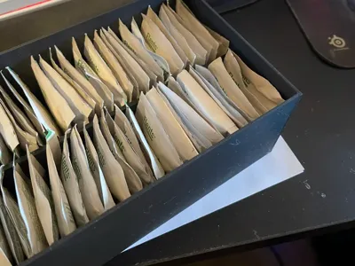 Glasses Wipe Container