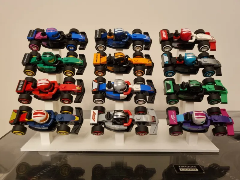 Mini F1 brick cars Stand