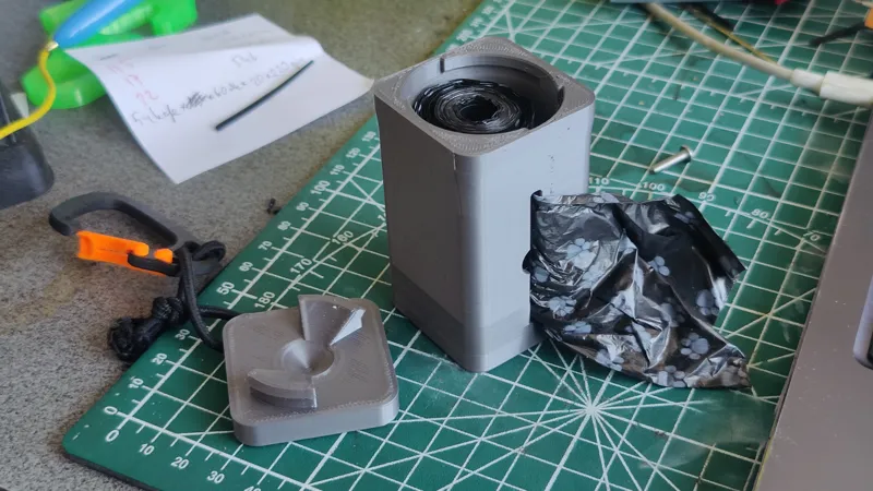 V2 - Dog Poop Bag Dispenser - Bayonet Style Lock