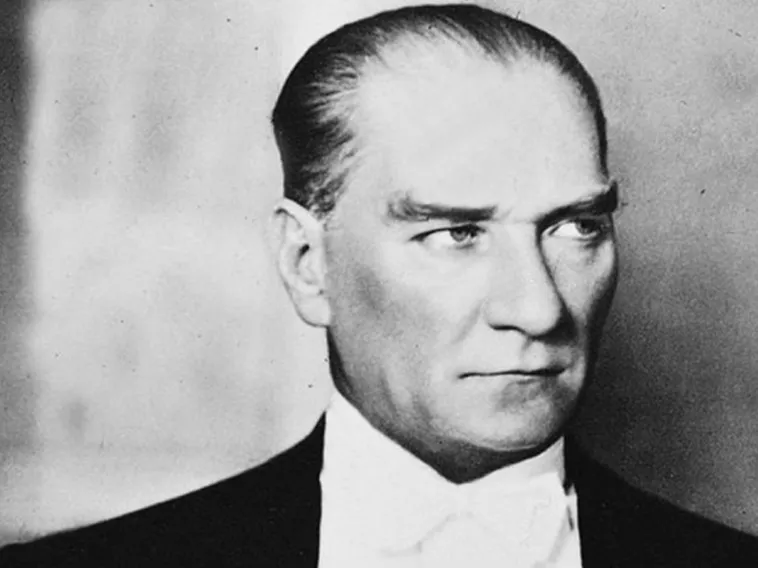 atatürk heykeli