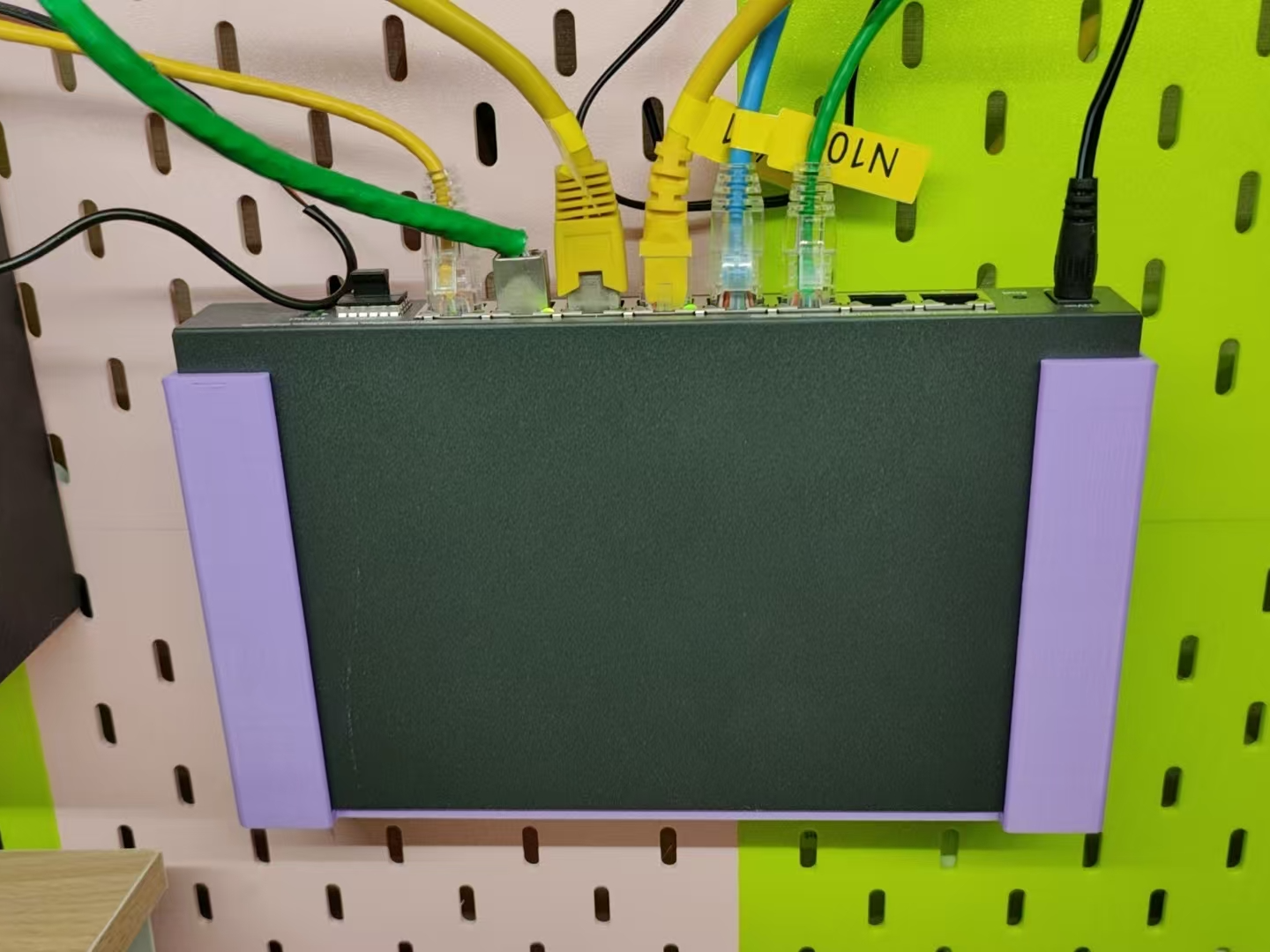 Switch box adapter for 3mm IKEA pegboard by 来福2 MakerWorld: Download ...