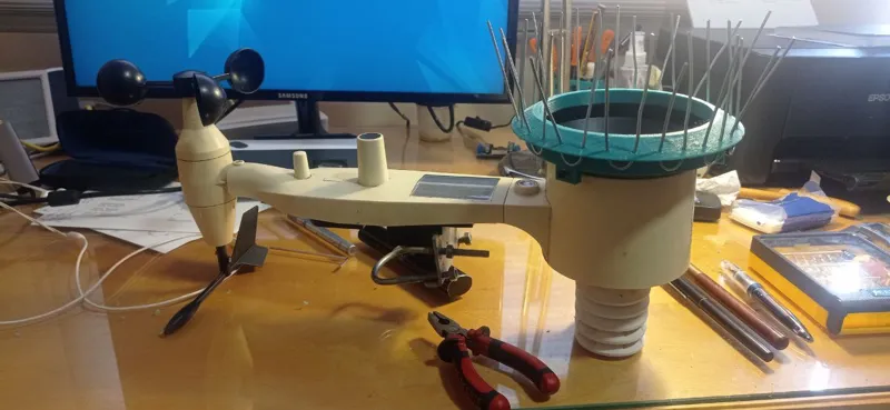 Bird spike for 117mm pluviometer