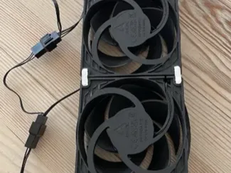 Screwless fan connectors